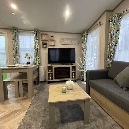 Brand New 6 Berth Holiday Home Selsey Exterior photo